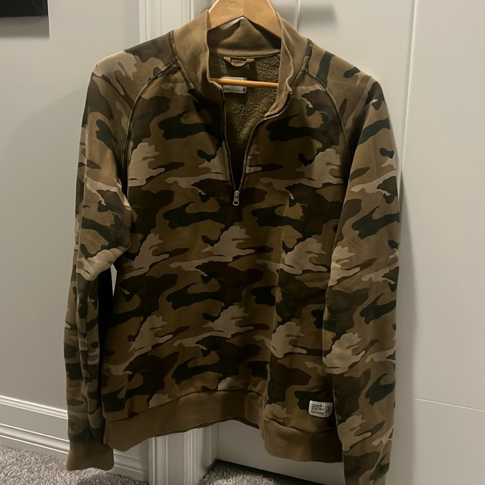 Men’s camo half zip sweater